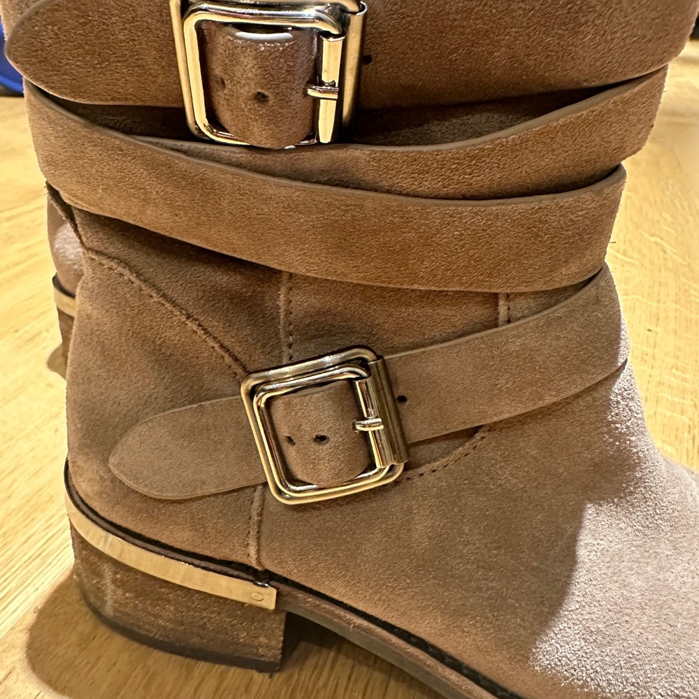 Women’s Vince Camuto Booties - Picture 2 of 9